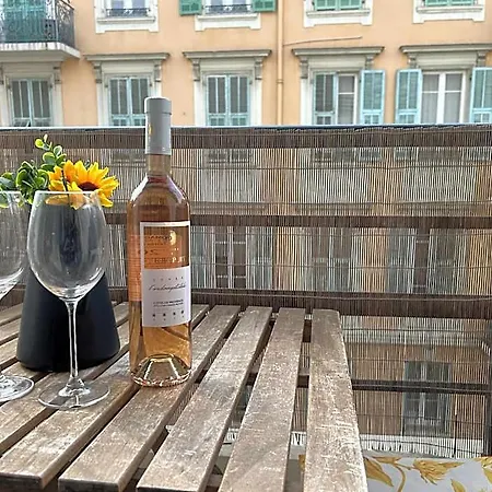 Apartment Bright With Private Balcony In Port