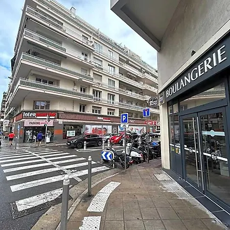 Apartment Bright With Private Balcony In Port *