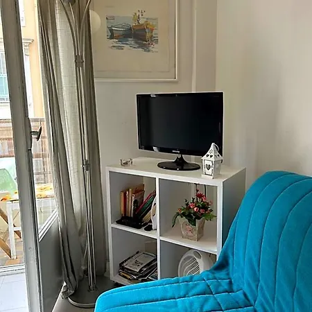 Apartment Bright With Private Balcony In Port