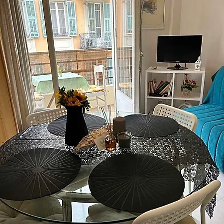 Apartment Bright With Private Balcony In Port *