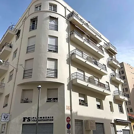 Apartment Bright With Private Balcony In Port *