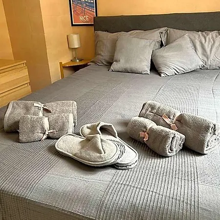 Apartment Bright With Private Balcony In Port