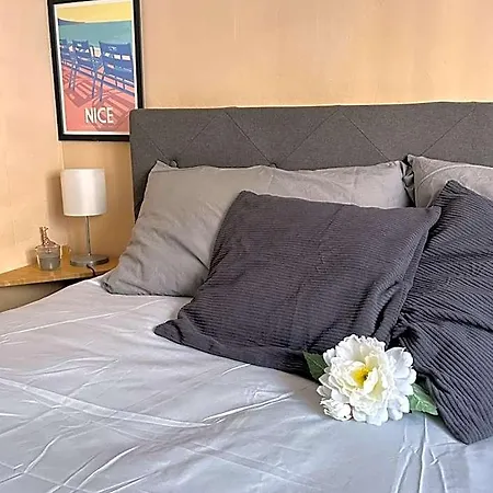 Apartment Bright With Private Balcony In Port