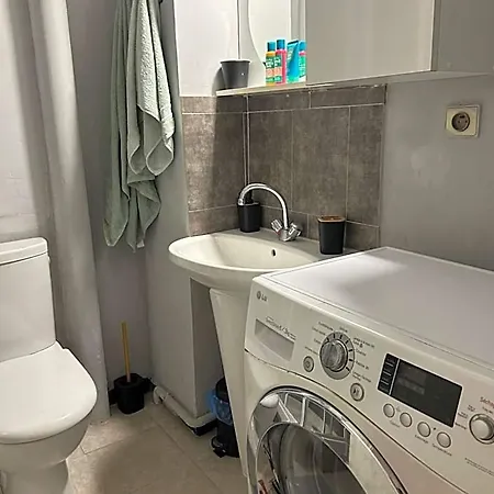Apartment Bright With Private Balcony In Port