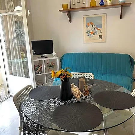 Bright With Private Balcony In Port Apartment