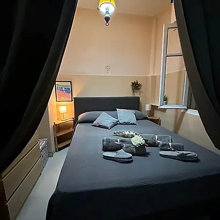 Bright With Private Balcony In Port *