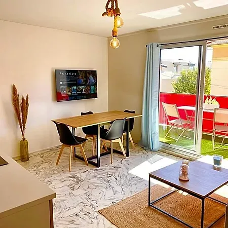 Apartment Superbe 3p A 300m De La ! *