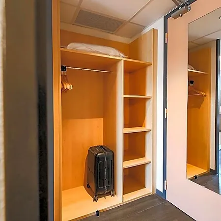 Easyhotel Old Town 2*