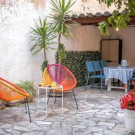 Grand 4 Pieces Avec Cour Privee, Clim & Parking
