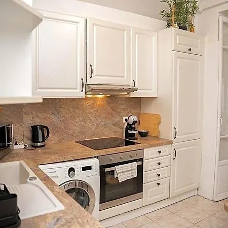 Grand 4 Pieces Avec Cour Privee, Clim & Parking Apartment *