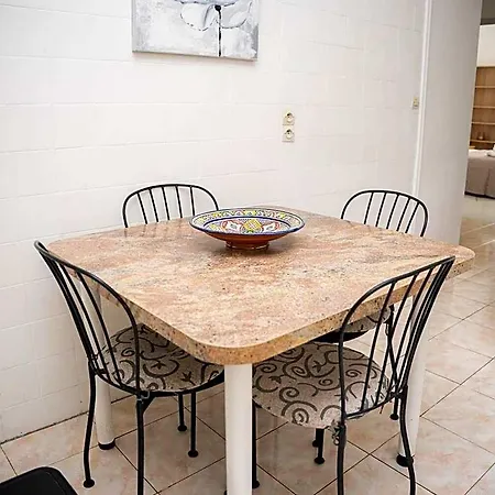 Apartment Grand 4 Pieces Avec Cour Privee, Clim & Parking Nice