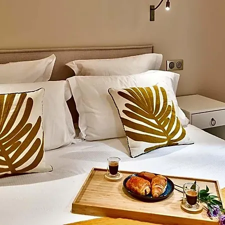 9 Alberti Centre Aparthotel 4*