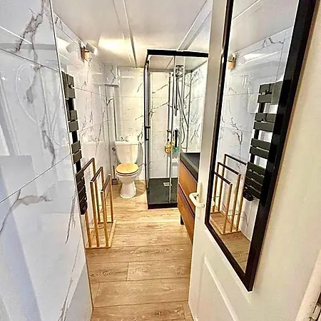 Petit Cocon En Duplex - Centre-ville & A 2 Minutes Nice