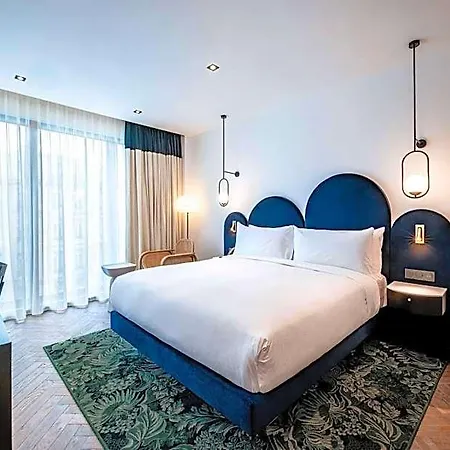 Doubletree By Hilton Centre Iconic Hotel 4*