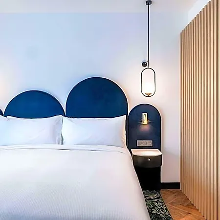Doubletree By Hilton Centre Iconic Hotel 4*