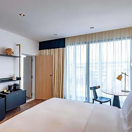Doubletree By Hilton Centre Iconic Hotel