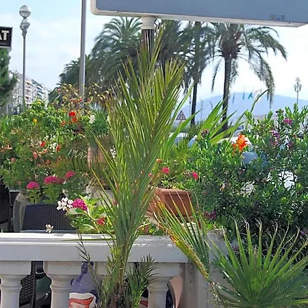 Hotel Azur 2*