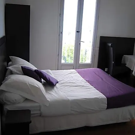 Azur Hotel 2*