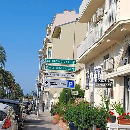 Azur Hotel 2*