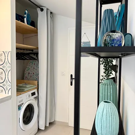 Appartement Coastal Gem - Private Parking & Air Conditioning *