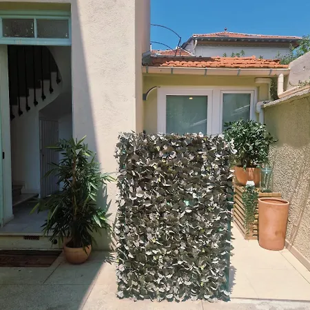 Appartement Coastal Gem - Private Parking & Air Conditioning *