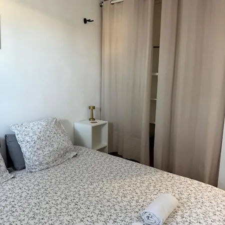 Séjour chez l'habitant Location In Private Security With Free Parking, 6 Min To Center, 1 Min For Transports Available Nice