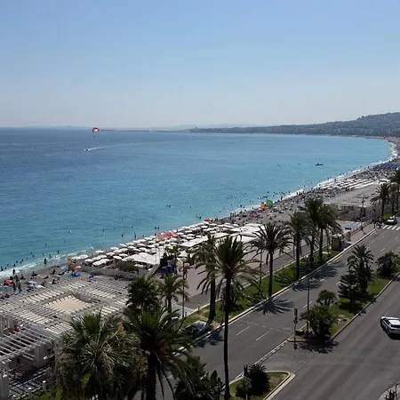 Et Ses Deux Piscines Apartment