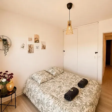 Charming, Quiet Two-bedroom Apartment, Parking, And Beautiful View * Nice