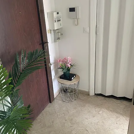 Homestay With Private Bathroom & Wc , Balcony & Air Conditioning - Centre, 5 Min From Sea & Promenade *