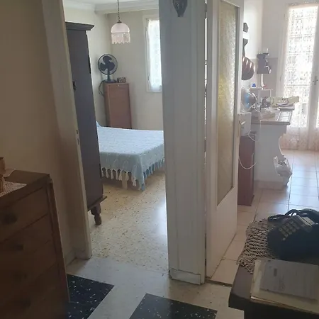 For Rent Staying With A Resident *