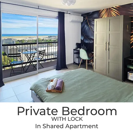 Private Sea View On Floor 16 In Shared - Ac - Walk To Airport Homestay