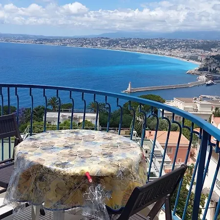 Guest house Fantastic View ! Private Bedroom In A Family Apartment, Private Bathroom, Shared Kitchen And Living Spaces