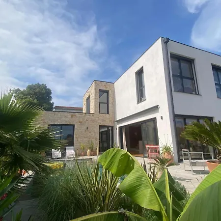 House With Pool And Sea View In *