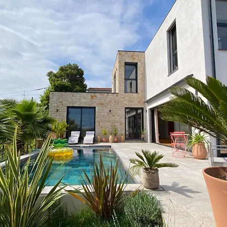 House With Pool And Sea View In Villa Nice