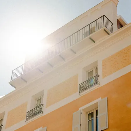Posidonia Hotel 4*