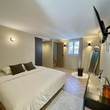 House With Sunny Terrace And Ac * Nice