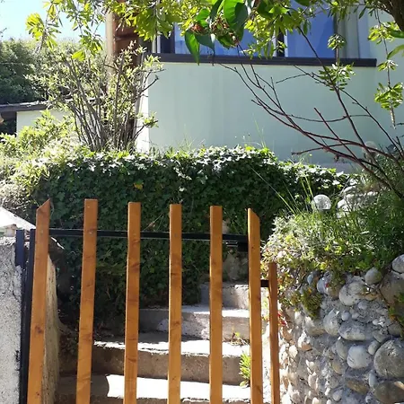 Maison Et Jardin Sur Les Hauteurs De Holiday home