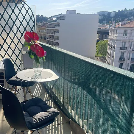 With Private Bathroom & Wc , Balcony & Air Conditioning - Centre, 5 Min From Sea & Promenade Homestay
