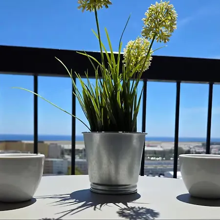 Private Sea View On Floor 16 In Shared - Ac - Walk To Airport *