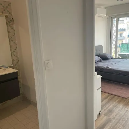 With Private Bathroom & Wc , Balcony & Air Conditioning - Centre, 5 Min From Sea & Promenade