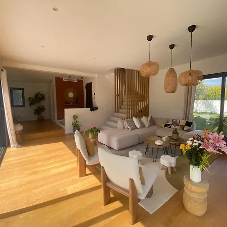 House With Pool And Sea View In Villa Nice