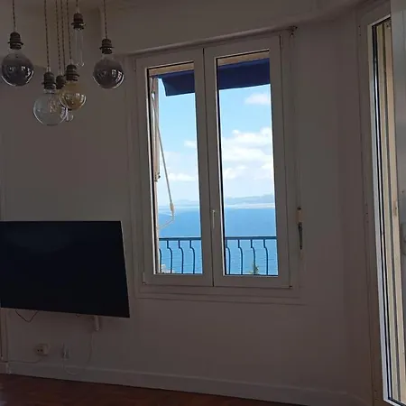 Fantastic View ! Private Bedroom In A Family Apartment, Private Bathroom, Shared Kitchen And Living Spaces 3*