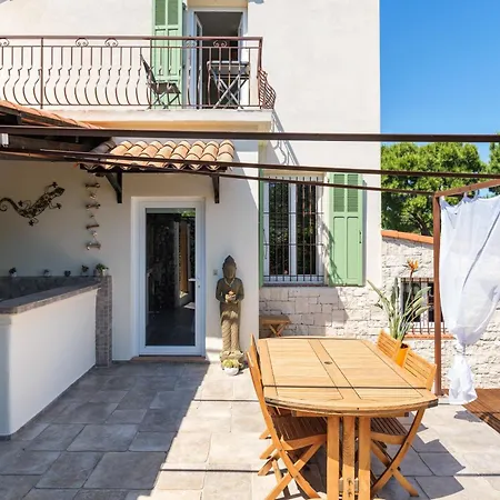 Charming Sea View With Jacuzzi And Private Garden Villa