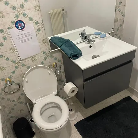Homestay With Private Bathroom & Wc , Balcony & Air Conditioning - Centre, 5 Min From Sea & Promenade *