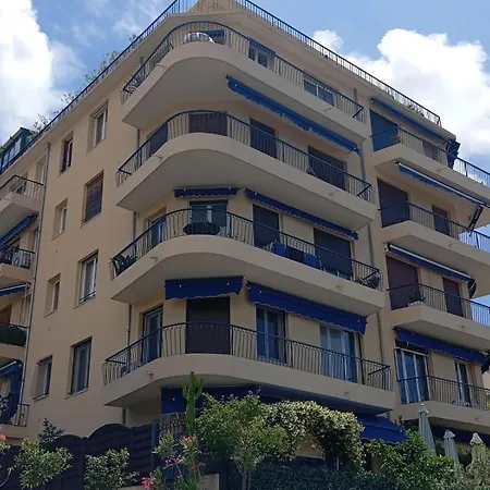 Fantastic View ! Private Bedroom In A Family Apartment, Private Bathroom, Shared Kitchen And Living Spaces 3*