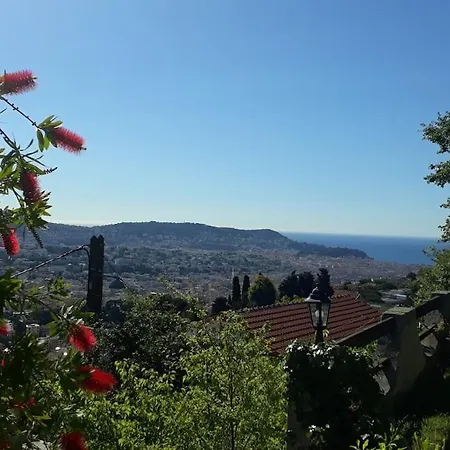 Maison Et Jardin Sur Les Hauteurs De Holiday home