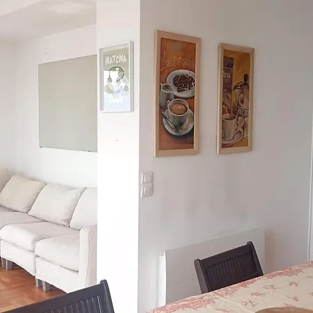 Fantastic View ! Private Bedroom In A Family Apartment, Private Bathroom, Shared Kitchen And Living Spaces Guest house 3*