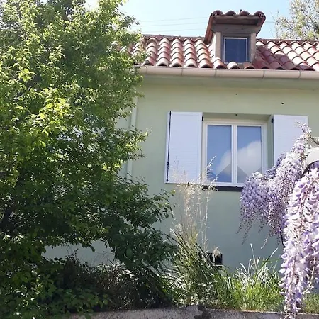 Holiday home Maison Et Jardin Sur Les Hauteurs De *