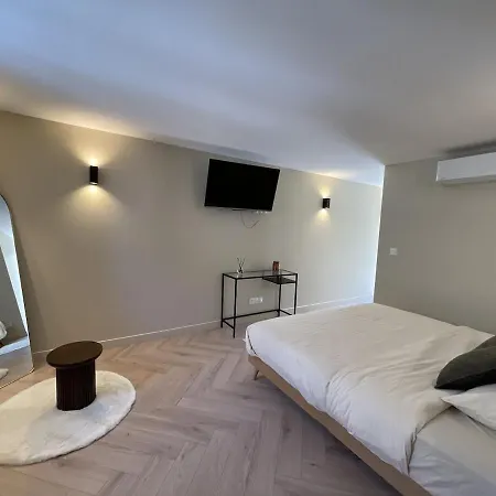 Villa House With Sunny Terrace And Ac