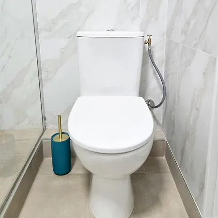 Private Sea View On Floor 16 In Shared - Ac - Walk To Airport Homestay *